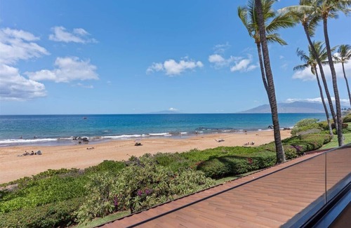 Wailea Condominio | Makena Surf B202 - Beachfront Platinum Condo; Gorgeous Ocean & Crater Views.