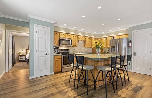 Linn Creek Casa | Making Lake Memories, Water Toys, Launch area /Dock/Slip, Fire pit, parking for group.