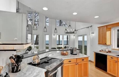 Abrams Casa | Making Memories: Luxury Lakeshore Retreat