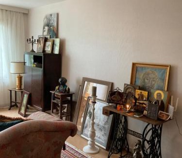 Tampere Casa | Makuuhuone retrohenkisessä taiteilijakodissa - Tampere Kaleva