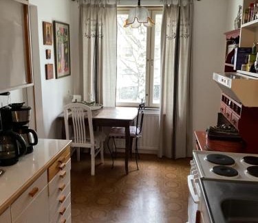 Tampere Casa | Makuuhuone retrohenkisessä taiteilijakodissa - Tampere Kaleva