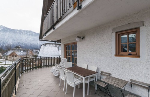 Bovec Chalet De Esquí | Mala Vas Chalet en Bovec es un espacioso apartamento de 6 habitaciones con capacidad para 12 personas.