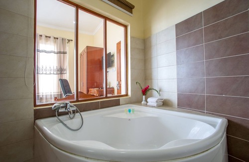 Mwanza Hotel | Malaika Beach Resort