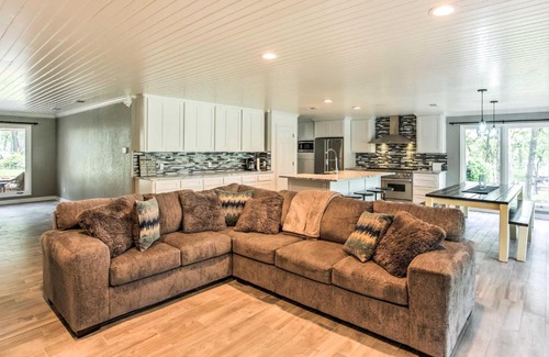 Star Harbor Casa | Malakoff Lake House - Deck, Boat Slips, and Fire Pit