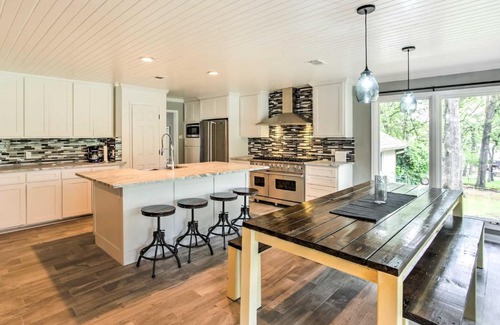 Star Harbor Casa | Malakoff Lake House - Deck, Boat Slips, and Fire Pit