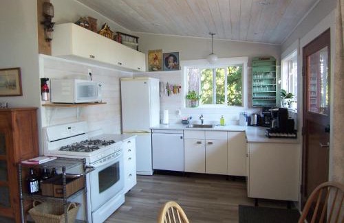 Powell River Casa | Malaspina Strait Cottage