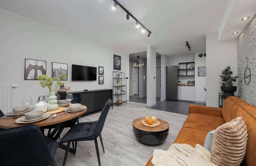 Targowek Apartamento | Malborska 16E | Bright Apartment | Parking
