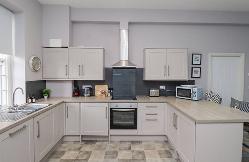 Alnmouth Cabaña | MALCOLM MILLER HOUSE, pet friendly, with a garden in Alnmouth