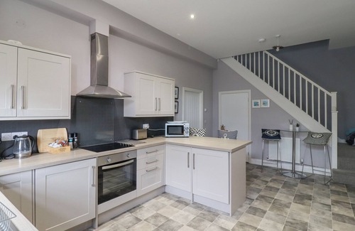 Alnmouth Cabaña | MALCOLM MILLER HOUSE, pet friendly, with a garden in Alnmouth