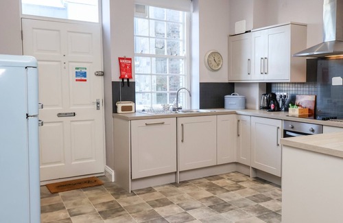 Alnmouth Cabaña | MALCOLM MILLER HOUSE, pet friendly, with a garden in Alnmouth