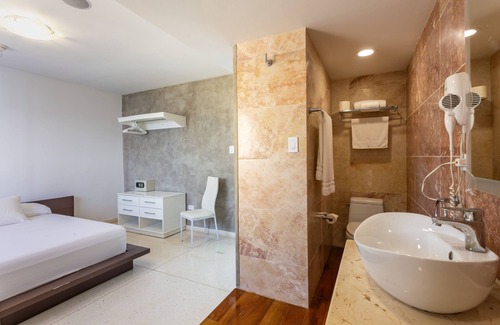 Centro Havana Apartamento | Malecón Penthouse Vista al Mar FREE WiFi