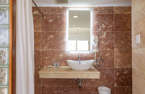 Centro Havana Apartamento | Malecón Penthouse Vista al Mar FREE WiFi