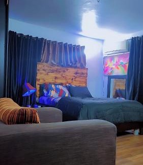 Ikeja Apartamento | Maleek's Apartment, Ikeja "Shared 2 Bedroom Apt, Or Take both rooms, with individual private baths"