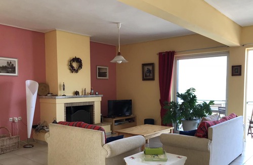 Theologos Apartamento | Malesina: Apartamento en pequeña residencia tranquila