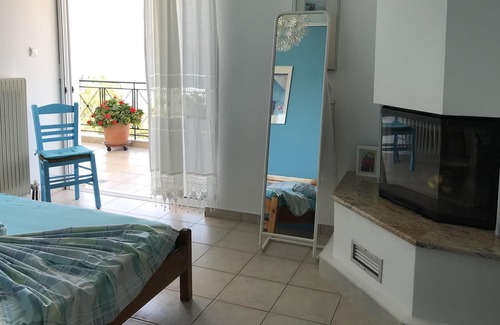Theologos Apartamento | Malesina: Apartamento en pequeña residencia tranquila