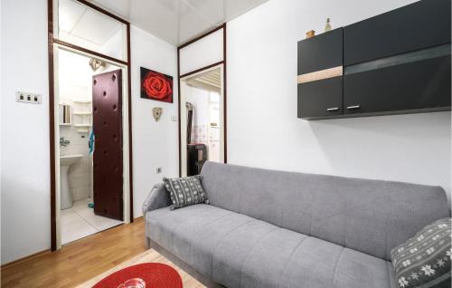 Tinjan Casa | Mali Raj Ringo