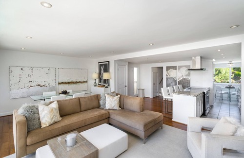 Eastern Malibu Condominio | Malibu 2-bedroom designer furnished condo with AC. Central to everything!