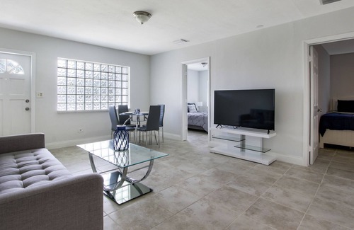 Santa Barbara Estates Casa | ¡CASA DE PLAYA MALIBU! 2BEDRM / 2BATH! ¡ESTACIONAMIENTO GRATIS!