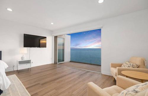 Eastern Malibu Casa | Malibu Beachfront Home with Rock Spa Ocean Views & Deck