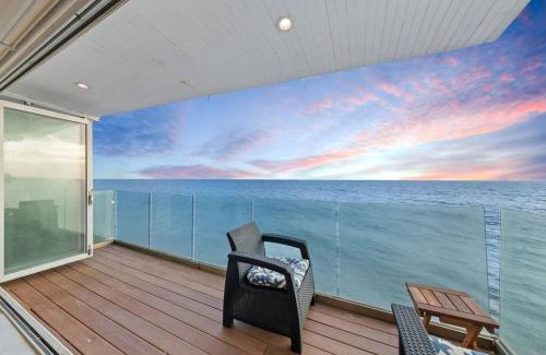 Eastern Malibu Casa | Malibu Beachfront Home with Rock Spa Ocean Views & Deck