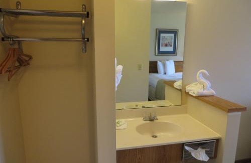 Lake Delton Hotel | Malibu Inn