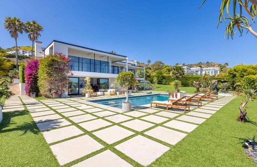 Central Malibu Casa | Malibu Luxury 4 BR Home w Pool and Ocean Views