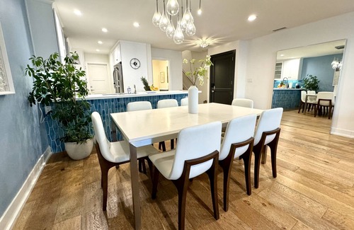 Eastern Malibu Casa | Malibu Luxury Beachfront Gallery + Private Beach Access
