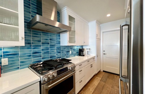 Eastern Malibu Casa | Malibu Luxury Beachfront Gallery + Private Beach Access
