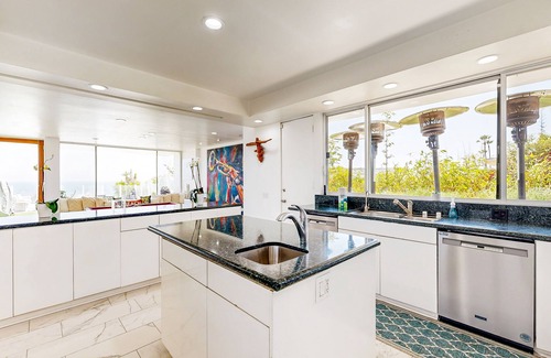Malibu Casa | Malibu Miles Beach Estate | Zen Oceanfront Masterpiece | Chefs Kitchen