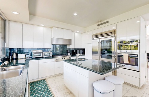 Malibu Casa | Malibu Miles Beach Estate | Zen Oceanfront Masterpiece | Chefs Kitchen