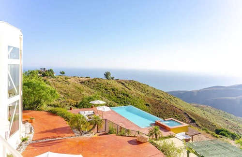 Malibu Casa | Beautiful Malibu Home with Incredible Ocean and Mountain views
