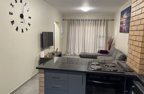 Greater Johannesburg Metropolitan Area Apartamento | Mall of Africa Spot by Damo