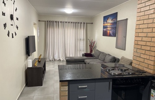 Greater Johannesburg Metropolitan Area Apartamento | Mall of Africa Spot by Damo