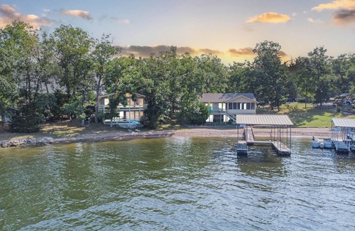 Lake of the Ozarks Casa | Mallard Point, Dock, Gentle Shoreline, lily pad