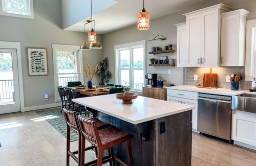 Shelby Casa | Mallards Nest on Lay Lake: Game Room & Boat Ramp