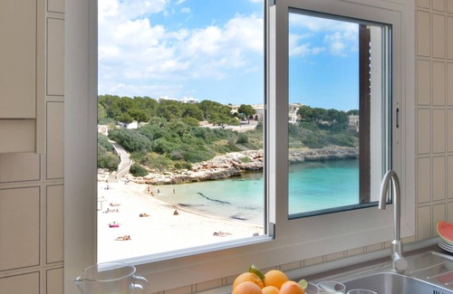 Cala Marcal Apartamento | Mallorca Apartamento familiar en primera línea de playa con terraza