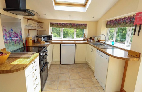 Yetminster Cabaña | MALLOWS BYRE, with a garden in Yetminster