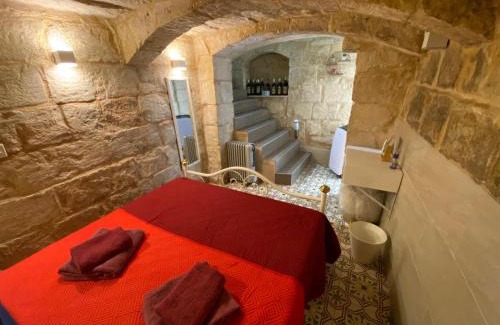 Floriana Apartamento | Malta's Naughtiest Cabaret