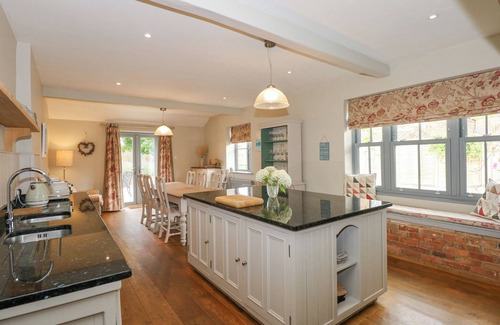 Heacham Cabaña | MALTHOUSE FARM, pet friendly, character holiday cottage in Heacham