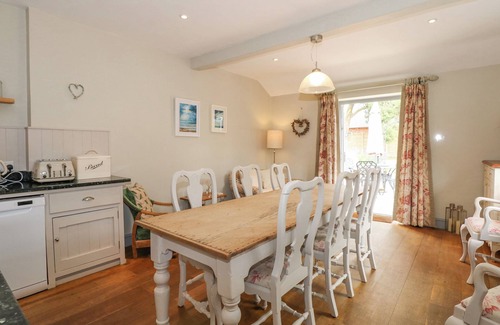 Heacham Cabaña | MALTHOUSE FARM, pet friendly, character holiday cottage in Heacham