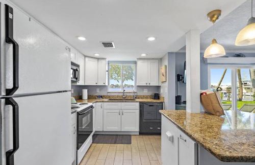 Treasure Island Casa | Malyn 108, Updated Waterfront condo, private patio