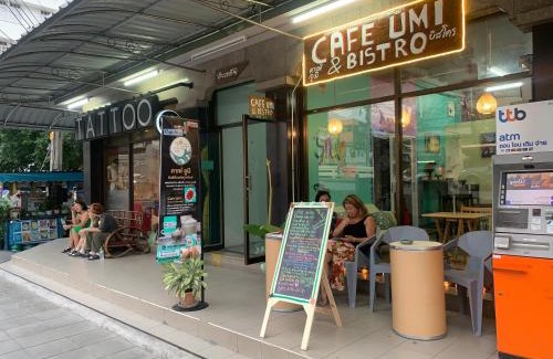 Wat Sam Phraya Casa | Mam's House Khaosan