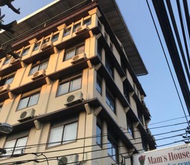 Wat Sam Phraya Casa | Mam's House Khaosan