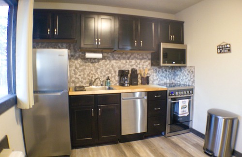 Branson Cabina | Mama Bear Cabin 2 - Community pool and hottub.