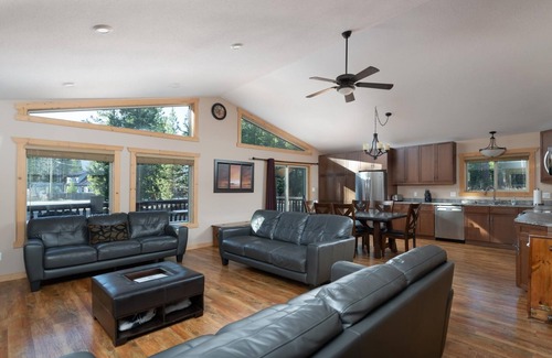 Valemount Casa | Mama Bear - Tres Habitaciones Casa, Capacidad 10
