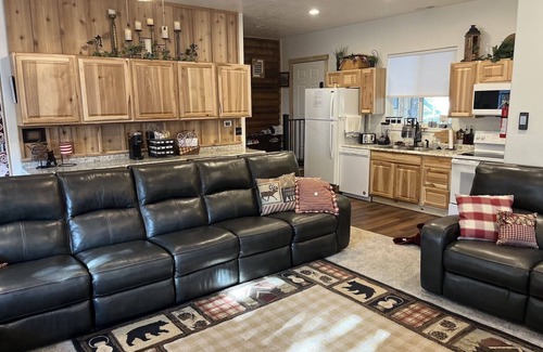 Garden City Cabina | Hello to Mama Bear Cabin!