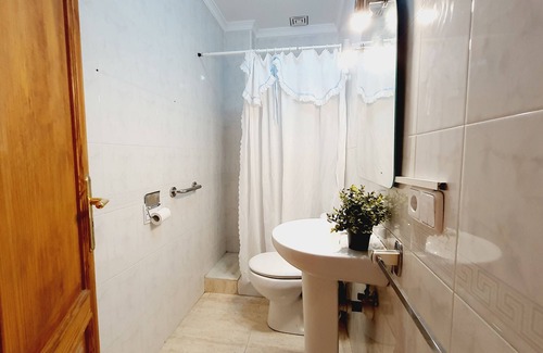 El Arenal Casa | Mama Conchi BNB Casa para grupos de 5 Personas con terraza compartida, jardín privado y Wi-Fi