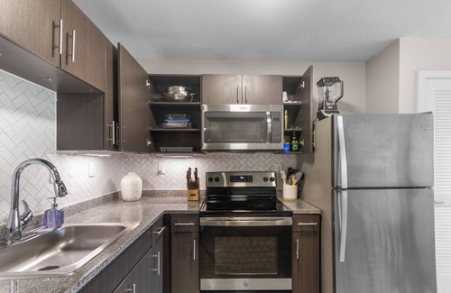 Tuscaloosa Condominio | Mama A's Riverfront Retreat - Gorgeous Riverfront Condo with Pool & Gym Access