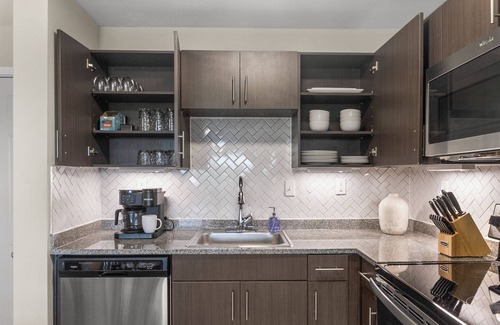 Tuscaloosa Condominio | Mama A's Riverfront Retreat - Gorgeous Riverfront Condo with Pool & Gym Access