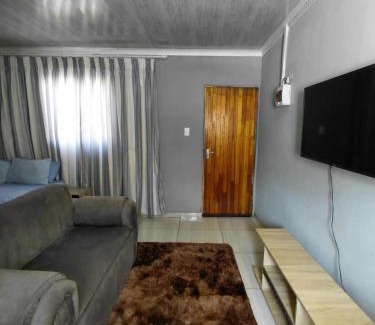 Newcastle Apartamento | Mama R's BACKROOM 2